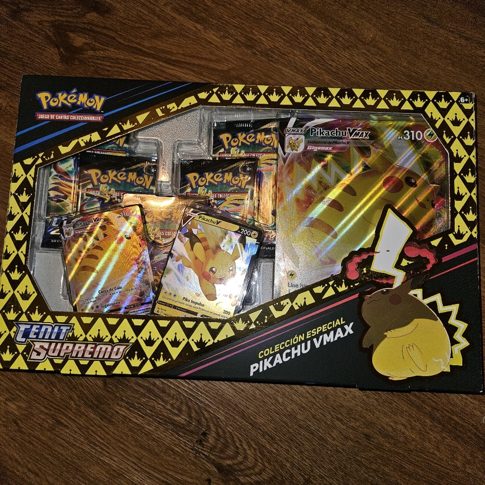 Pokémon TCG: Ultimate Zenith Pikachu VMAX Special Collection in Spanish - Picture 2 of 5